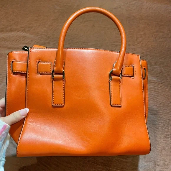 Michael Kors Tangerine Hamilton Satchel with lock and key.🔐 - Picture 3 of 5
